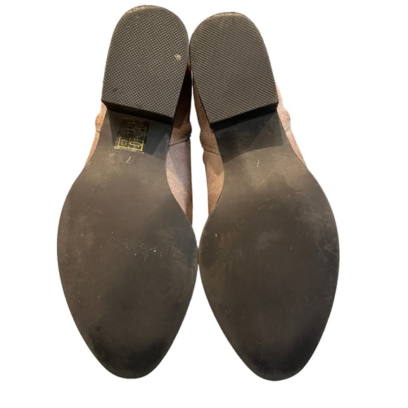 Jeffrey Campbell Muskrat Cut Out Slip on Bootie, Sz 7 - Picture 15 of 16